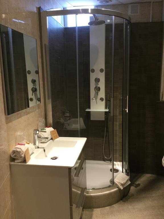 Hotel Restaurant Le 8 Мандельё-ла-Напуль Экстерьер фото
